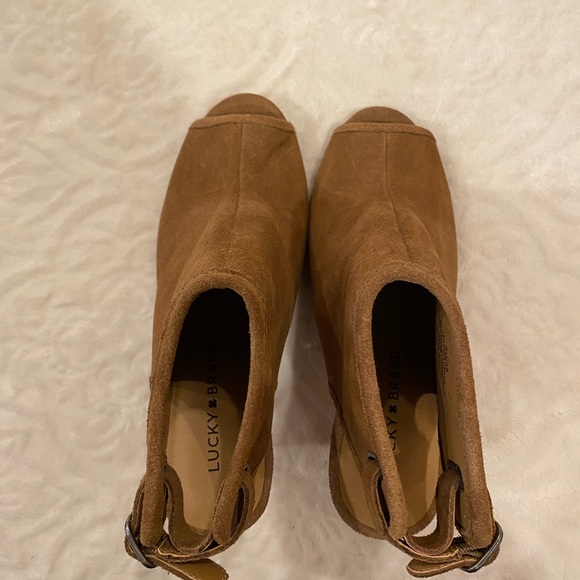 Lucky Brand NWT/NIB Women’s “Sezzah” Suede Booties 8 - Picture 7 of 12